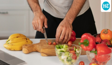 Fitness trainer shares simple diet plan he uses to stay lean all around the year: 'Try this method for at least 1 month'