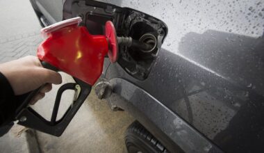Low gas prices likely to continue dropping in Vancouver: analysts