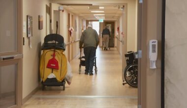 Hospital Employees' Union votes in favour of 4-year deal