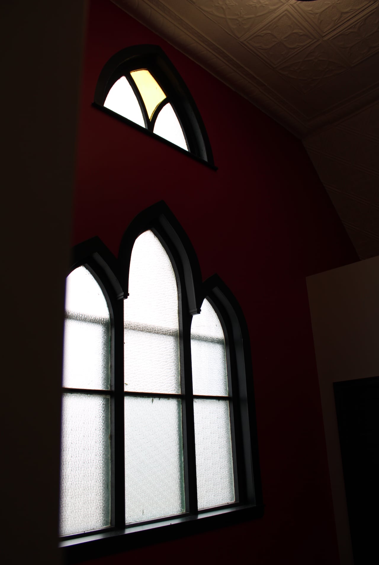light shining through a curved church window