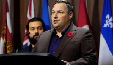 Hundreds of pest reports in federal buildings raise health and safety concerns, say unions