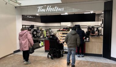 Customers wait in line at the Tim Hortons in the Brandon Regional Health Centre on Monday afternoon. (Tessa Adamski/The Brandon Sun)