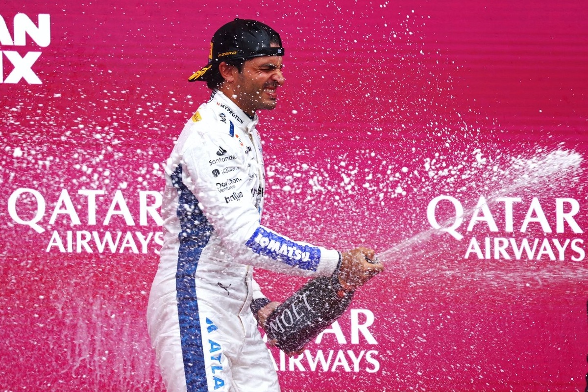 Carlos Sainz shines despite move to the midfield