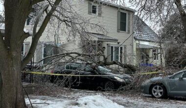 Crews continue clean up after Boxing Day storm, flooding and high winds still to come