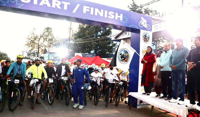 Cycling event flagged off on fifth day of Kangra Carnival in Dharamsala