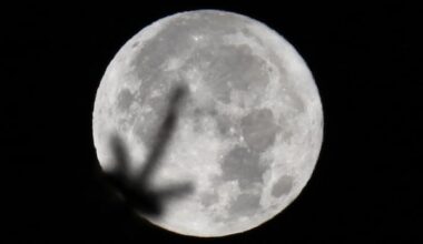 Calgary earth scientist beams astronomy lessons to students in Ukraine