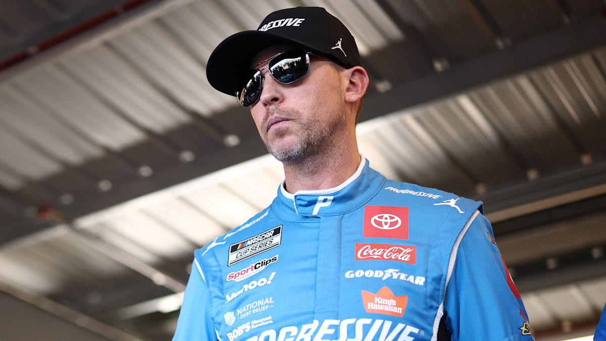 Father of driver Denny Hamlin dies in weekend home fire