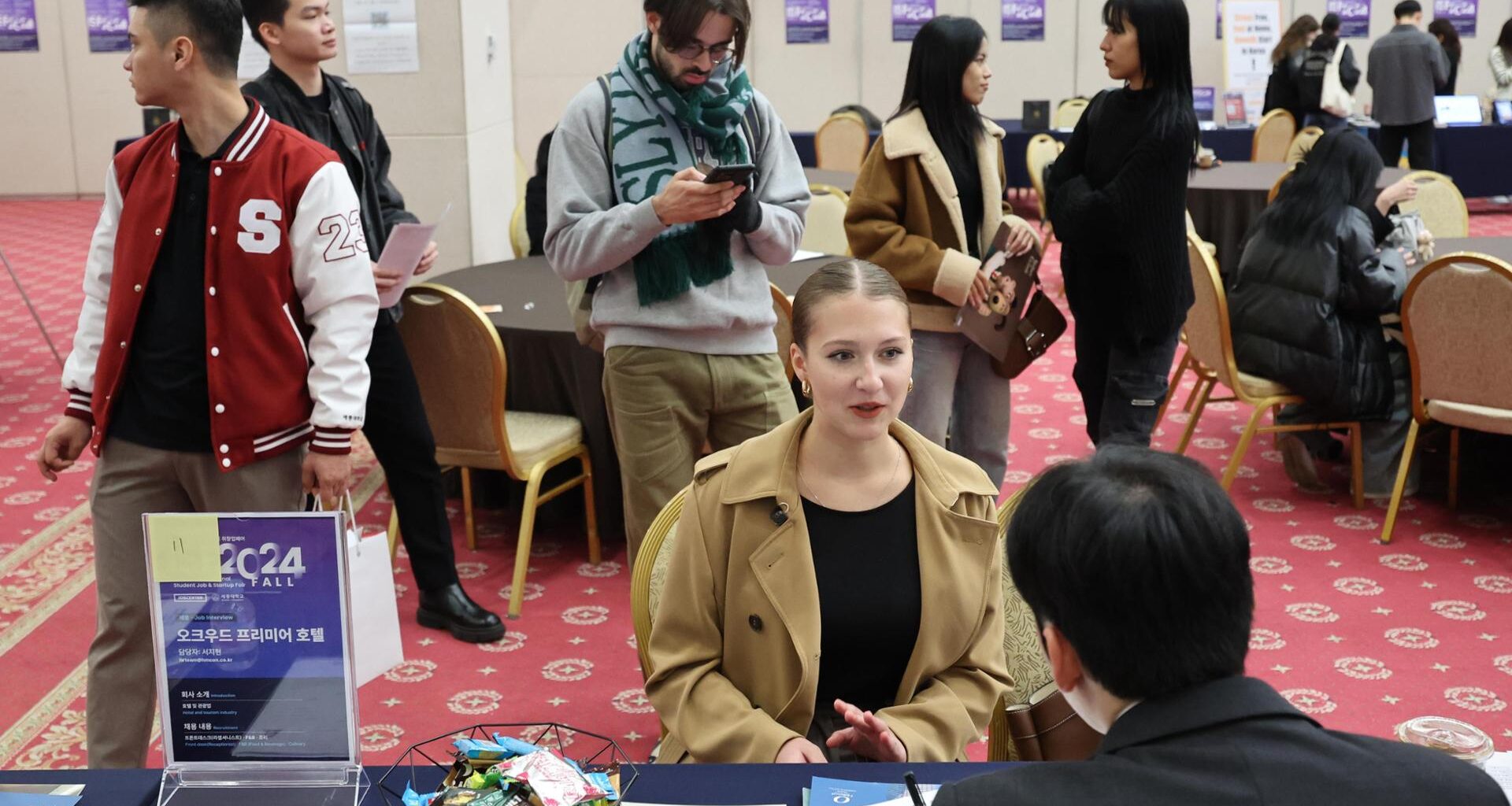 International students consult with recruiters from companies during the fourth International Student Fair for Study and Work at Sejong University in Gwangjin District, Seoul, Nov. 7, 2024. Newsis