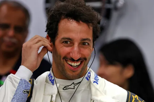daniel-ricciardo-smiling-jpg