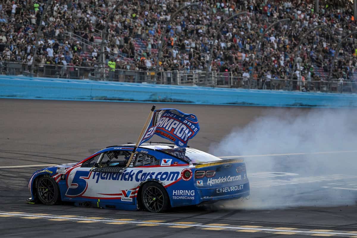 #5: Kyle Larson, Hendrick Motorsports, HendrickCars.com Chevrolet, 2025 Champion, Phoenix