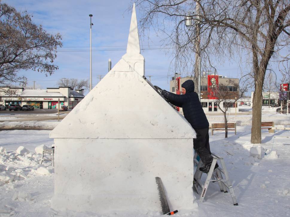 Snow sculpting: where art meets winter sport - SteinbachOnline.com