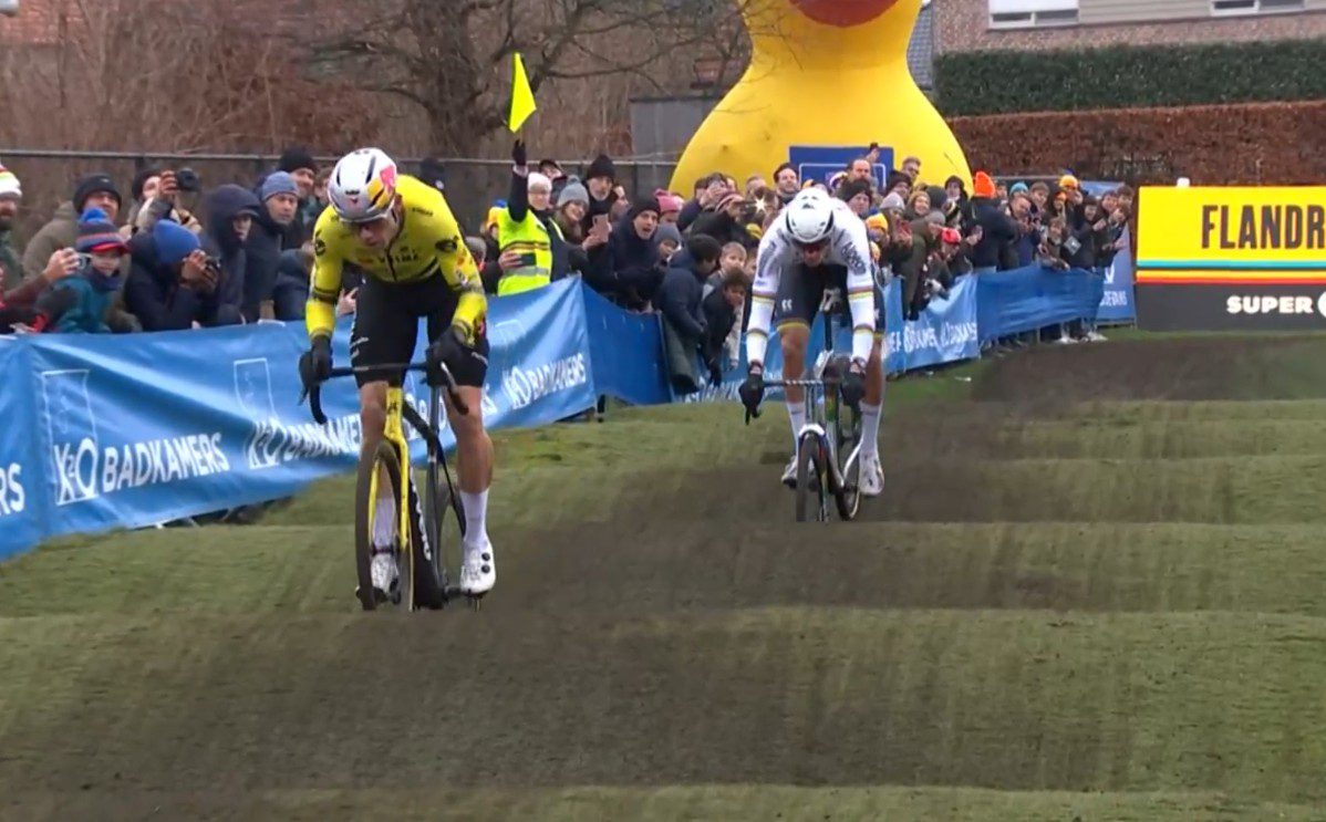 Flats ruin Wout van Aert's day at Loenhout round of the X2O Trofee