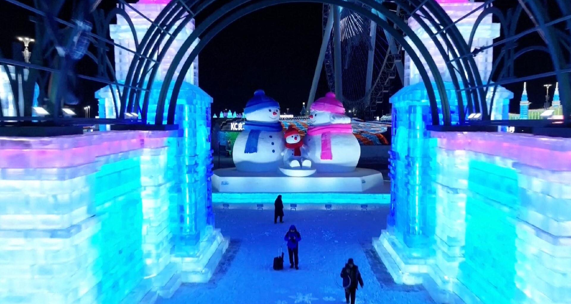 Stunning sculptures shine at China's largest ice-snow park - news.cgtn.com