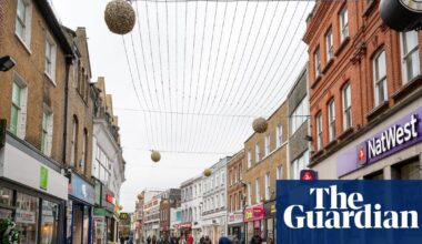 Retail sales unexpectedly fall in Great Britain in run-up to Christmas | Retail industry
