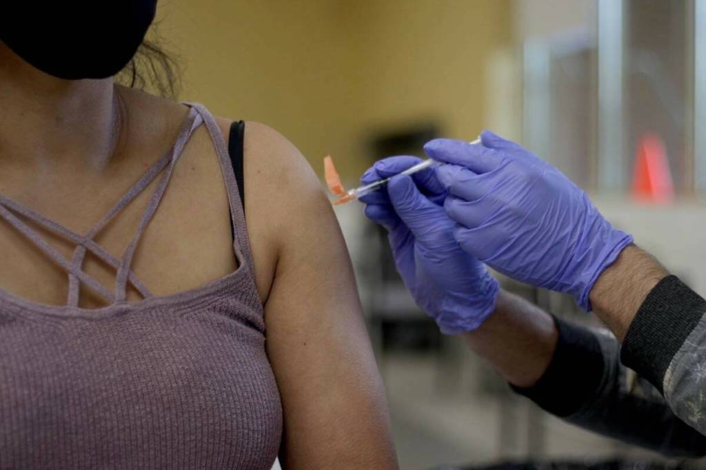 Fraser Health holds a COVID-19 vaccine clinic at Gurdwara Dukh Nivaran Sahib in Surrey on May 7, 2021. (Lauren Collins/Surrey Now-Leader)