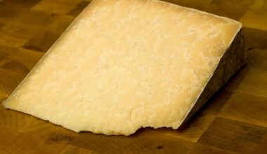 Possible link between high-fat cheese and low risk of dementia