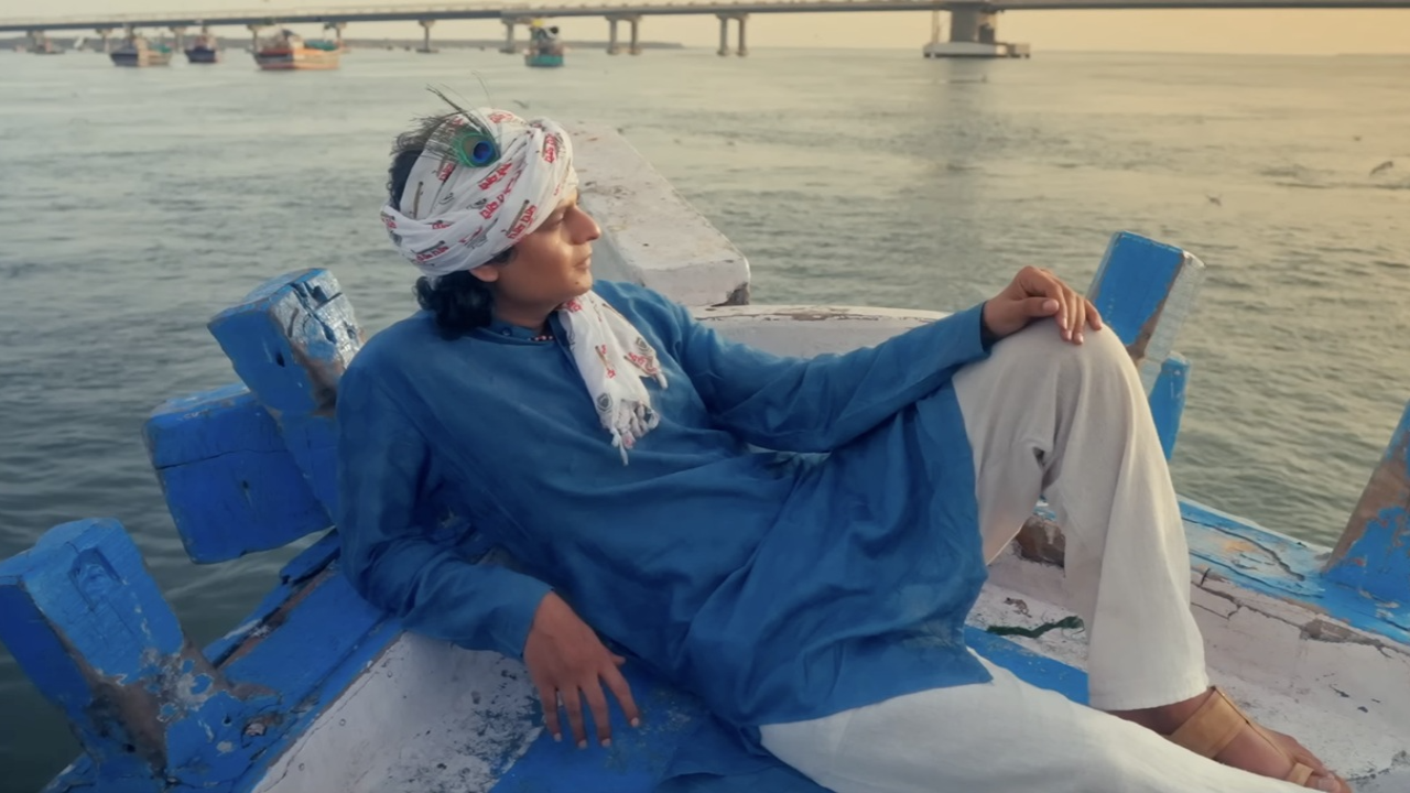 Laalo Krishna Sada Sahaayate