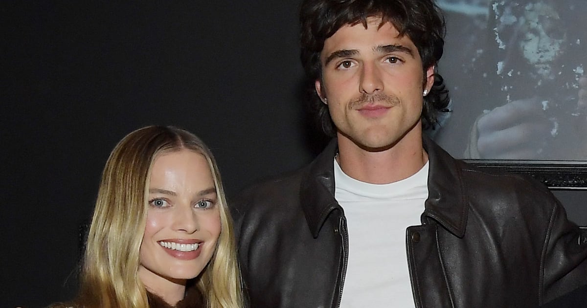 Evening News Anchor Reveals He Is Leaving Network ASAP - The Daily Beast