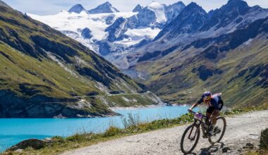 Kate Courtney descends on flat tyre in Swiss Alps to win 2025 UCI MTB Cross-country Marathon World Championship