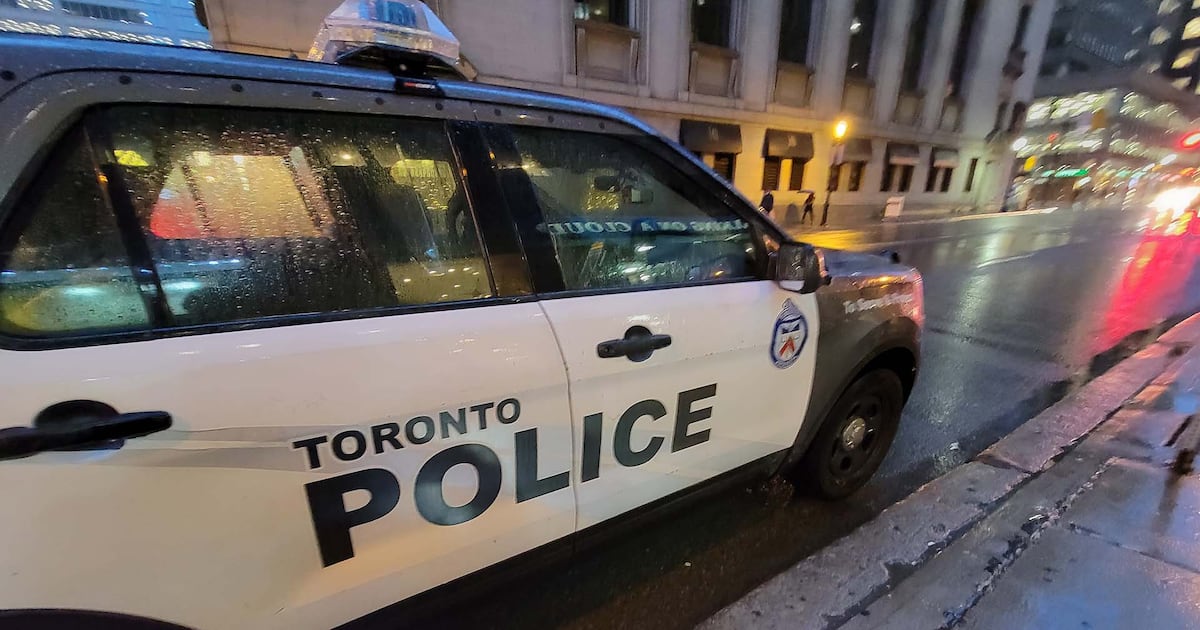 4 at-large after gunshots fired into North York restaurant