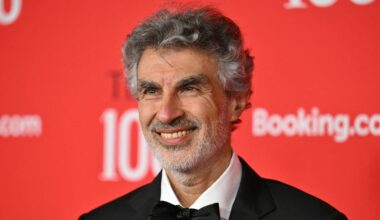 Godfather of AI Shares Advice to His Grandson in the Age of AI: Be a 'Beautiful Human'