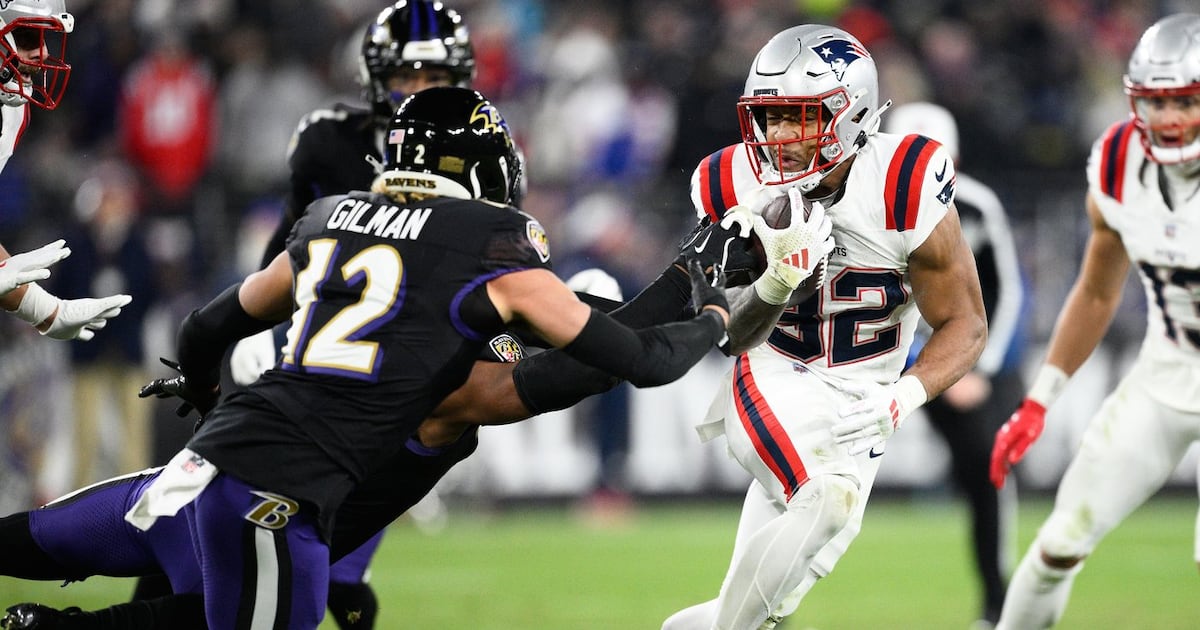 New England Patriots rookie RB Tre'Veyon Henderson leaves game against Ravens with head injury