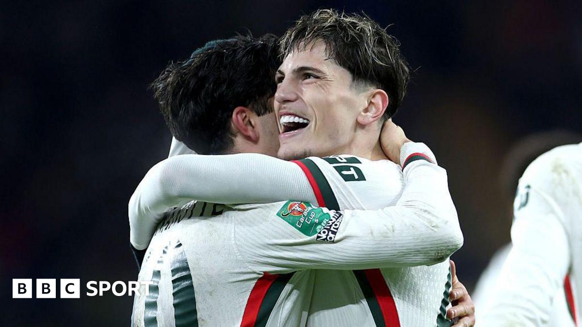 Chelsea players celebrate Alejandro Garnacho's (left) opening goal