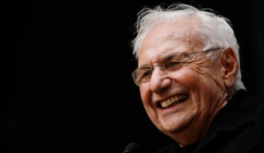 Frank Gehry considered moving back to Canada after Trump’s 2024 election, Chrétien says