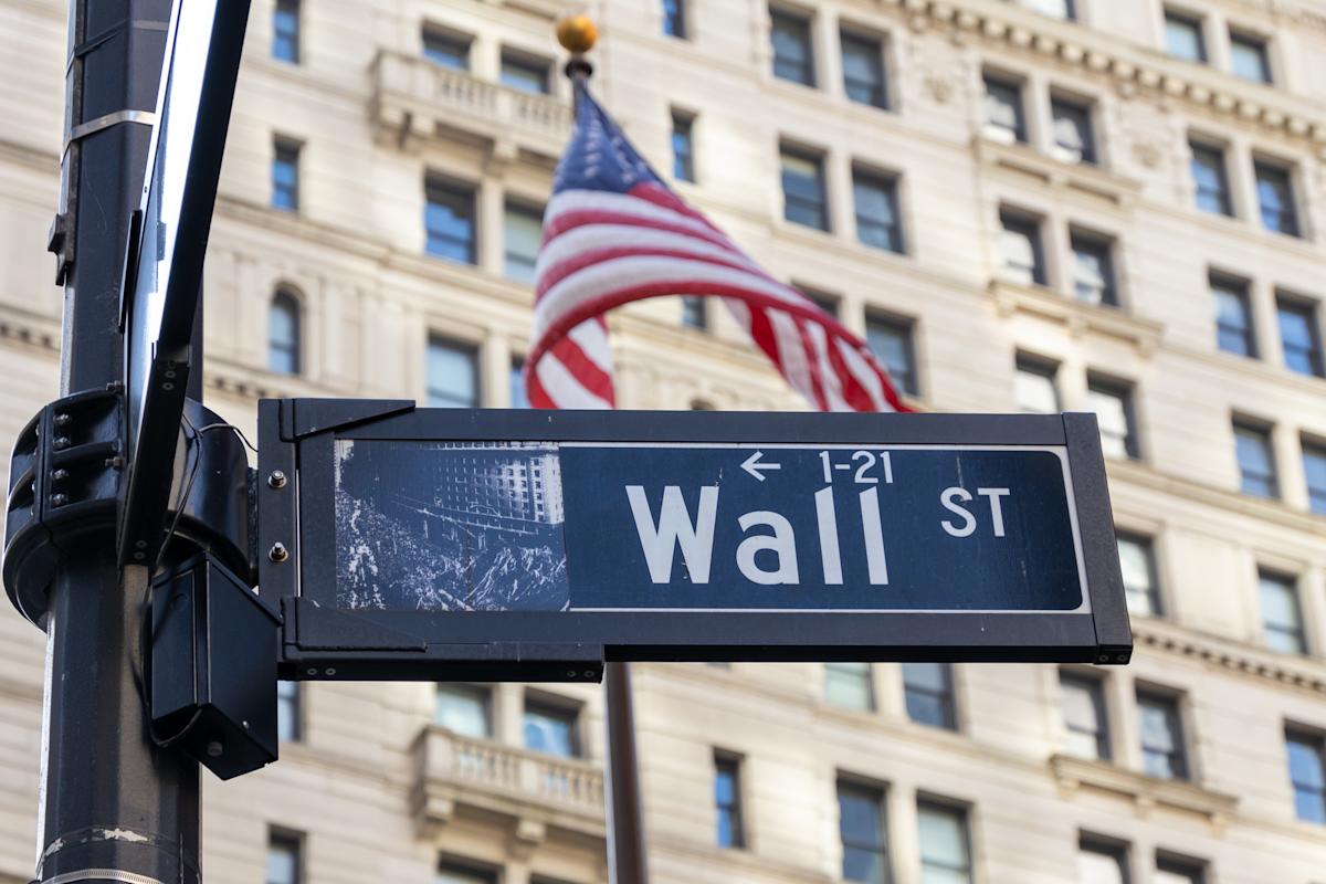 11 big trades of 2025: Bubbles, cockroaches, and a 367% jump - Yahoo Finance