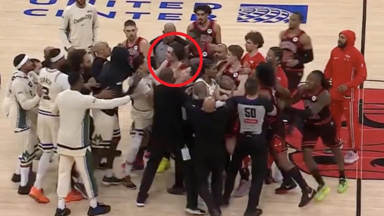 Josh Giddey in middle of Bucks-Bulls scuffle caused by Giannis Antetokounmpo dunk, video, latest news