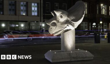 Life-sized marble Triceratops skull unveiled in Mayfair