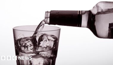 Surgeon who drank bottle of vodka before shift suspended