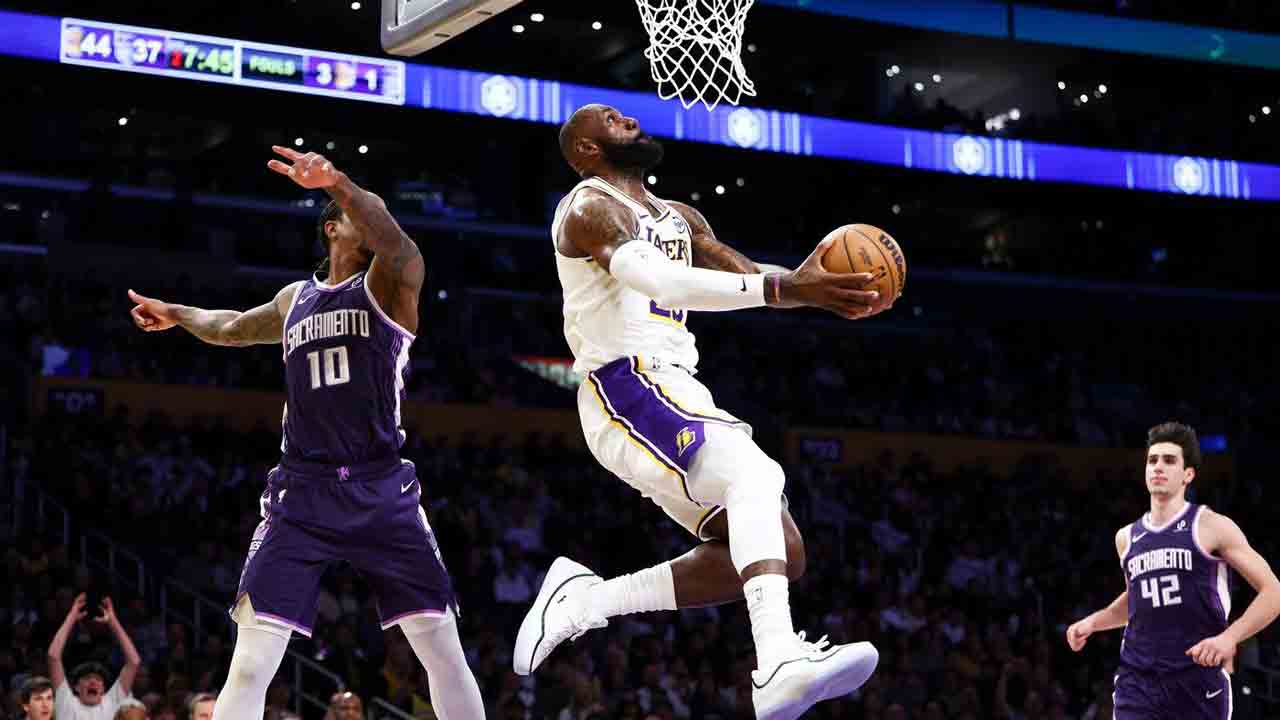 Luka Doncic, LeBron James combine for 68 points, Lakers beat Kings to end skid