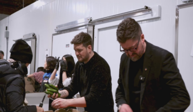 ‘It’s a beautiful thing’: Michael Bublé lends a hand at Greater Vancouver Food Bank - CTV News