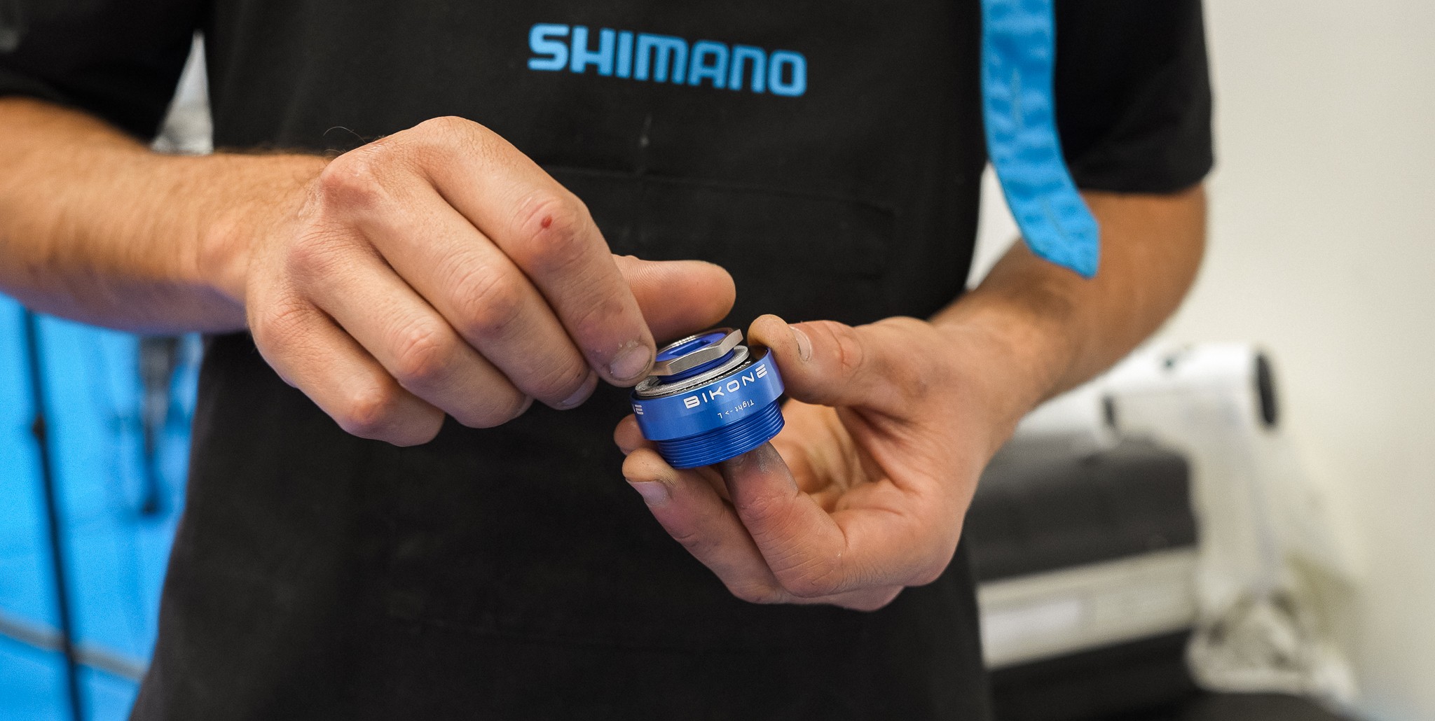 Bikone blue aero bottom bracket