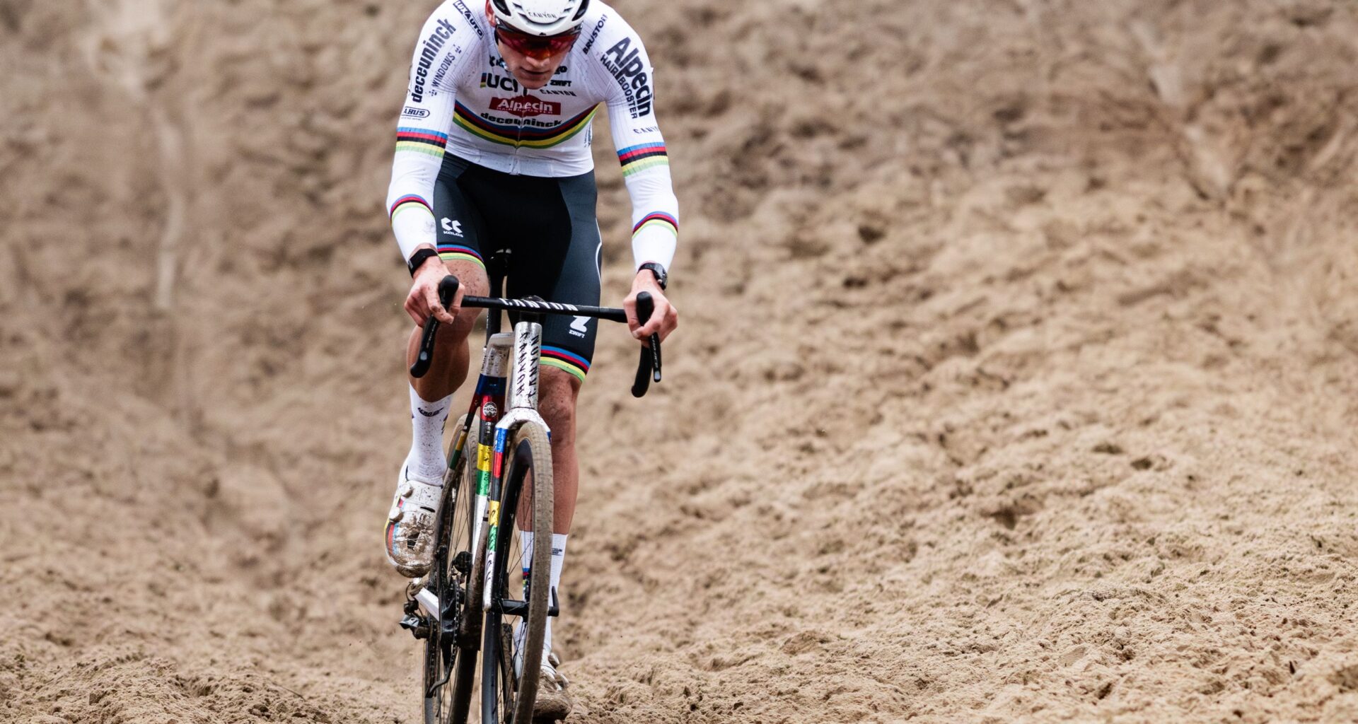 X2O Trofee Hofstade: Mathieu van der Poel scorches to another solo victory despite strong Wout van Aert chase in second place