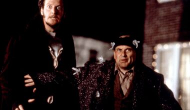 'Home Alone' actor is making a sculpture of his iconic scene for house owners