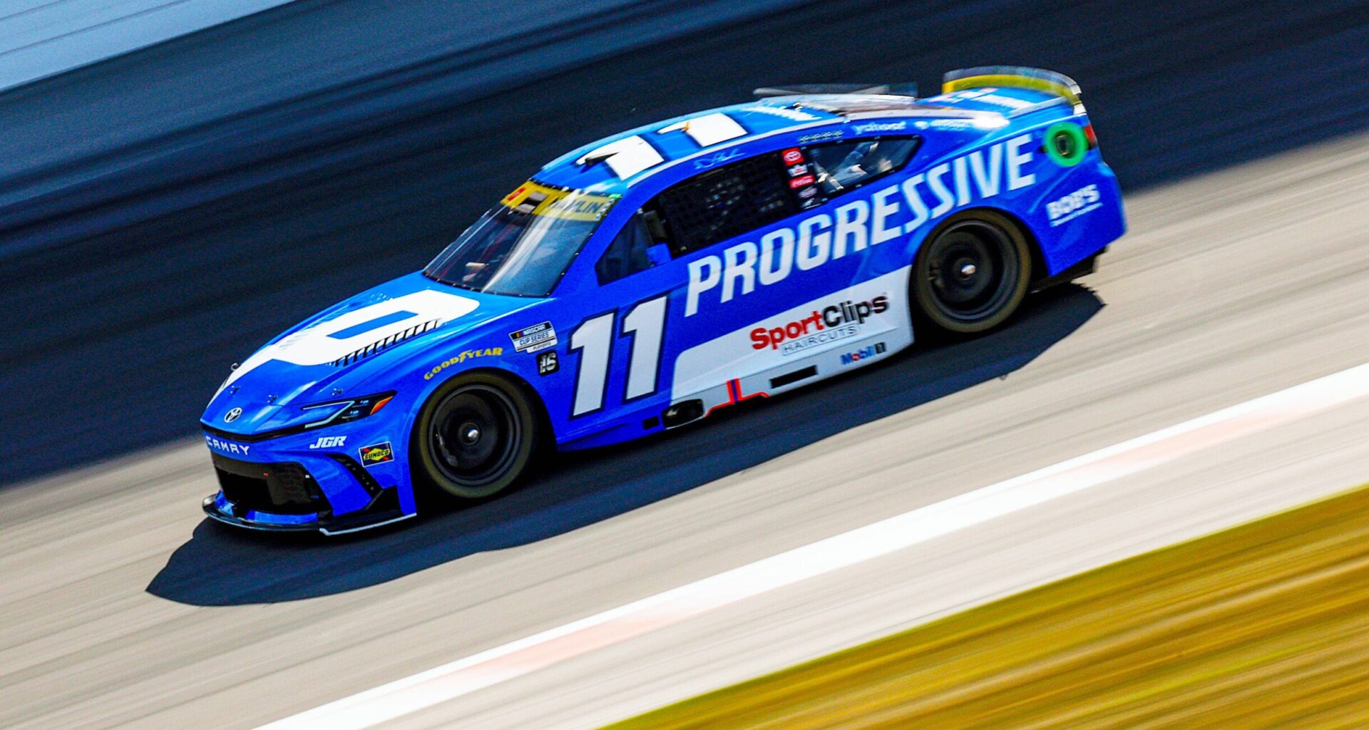 Fire at the home of NASCAR driver Denny Hamlin's parents (Photos)