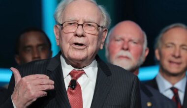 Warren Buffett's Smart Money Tips Anyone Can Use