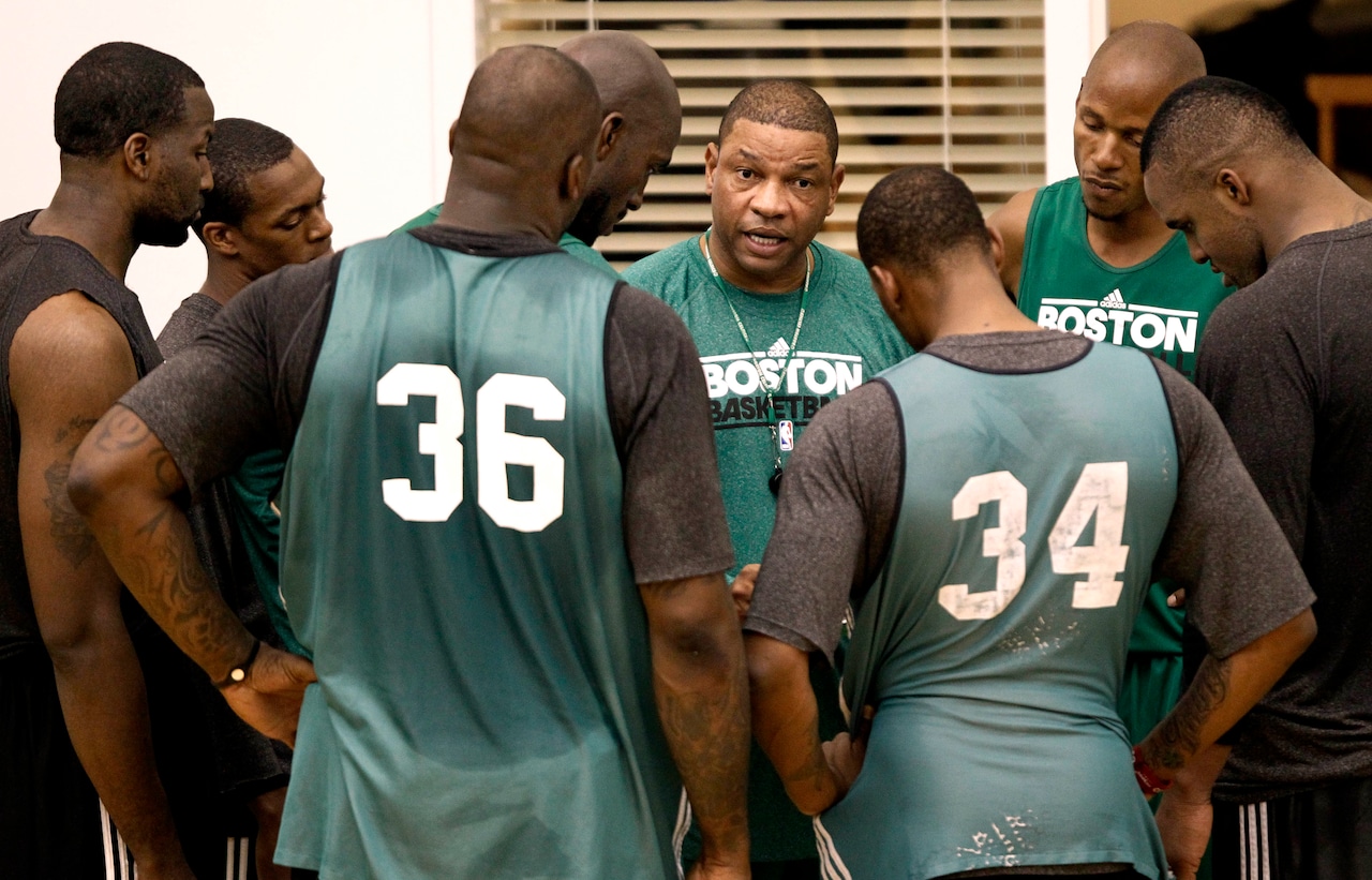 Doc Rivers, Kendrick Perkins, Rajon Rondo, Shaquille O'Neal, Kevin Garnett, Paul Pierce, Ray Allen, Glen Davis 