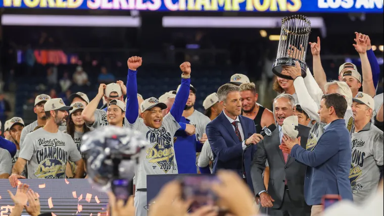 Dodgers predicted to sign shocking $200M 4-time All-Star, 2X Silver Slugger, World Series champion image