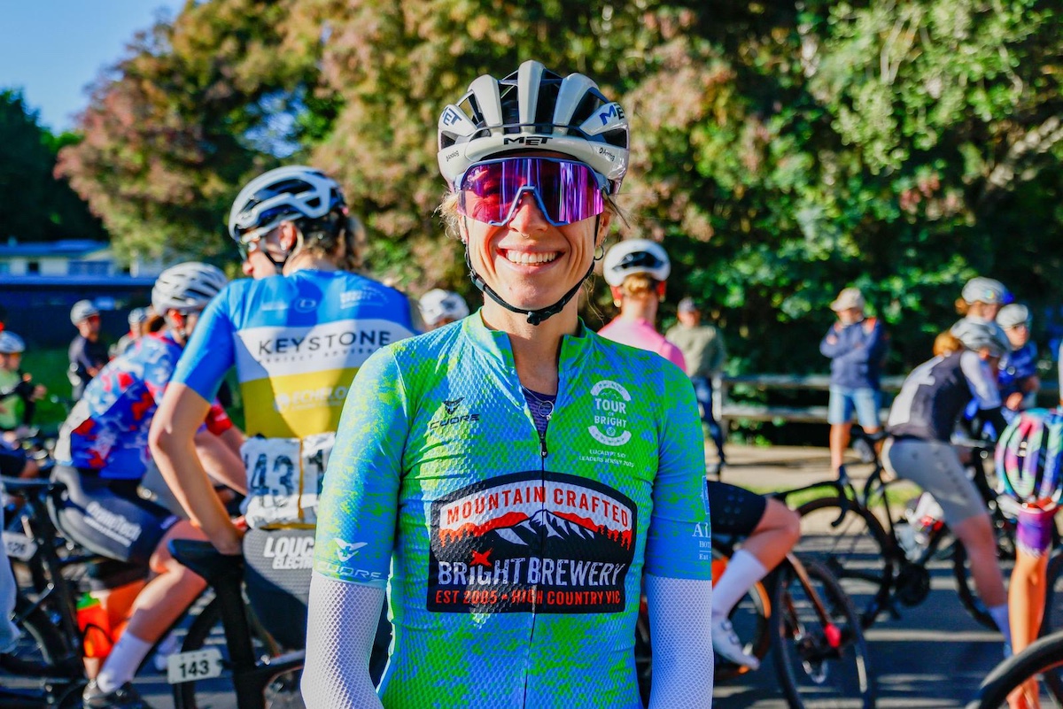 Brodie Chapman in the leaders jersey at the start of the final stage