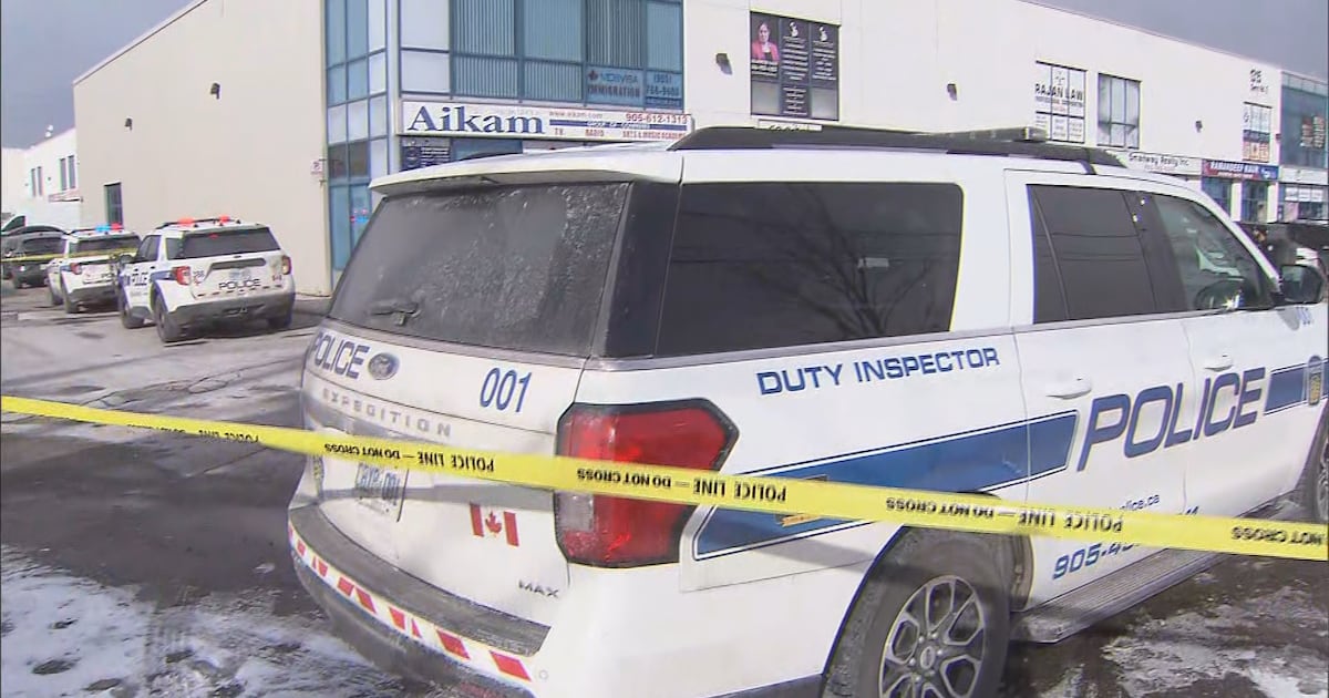 Mississauga shooting leaves man critical