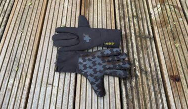 Assos Rain Gloves P1 Review: Wetsuit technology for your hands