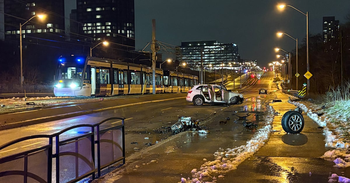 1 in hosital following North York collision