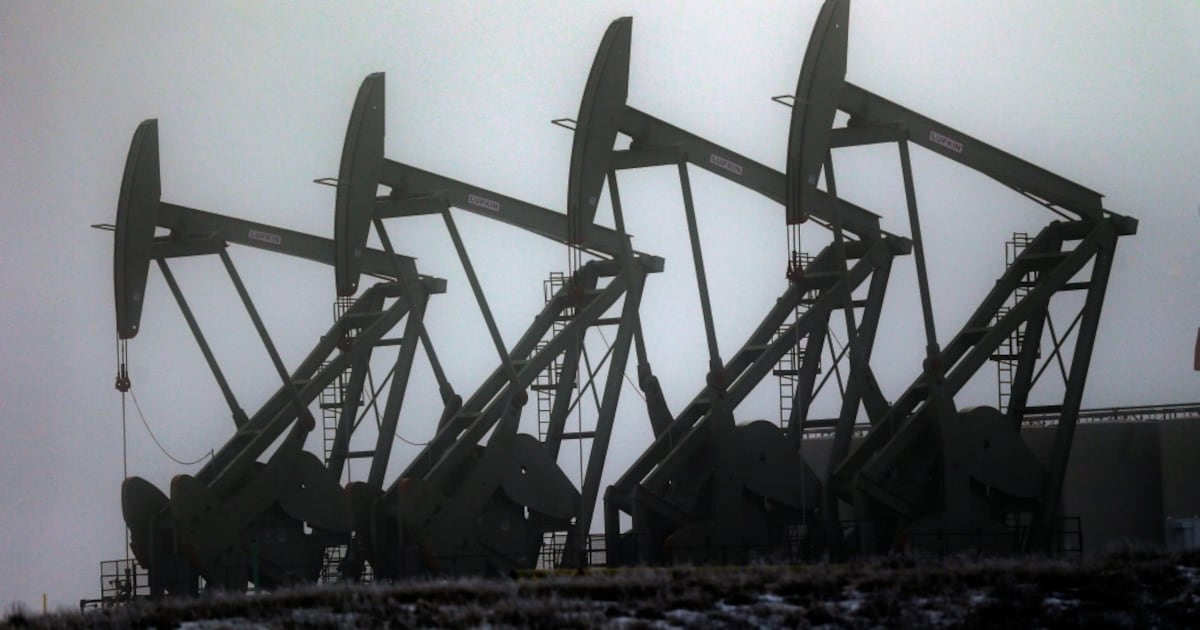 U.S. drillers cut oil and gas rigs for second time in three weeks, says Baker Hughes - CTV News