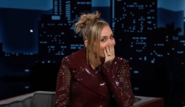 Miley Cyrus Has a Serious Paper Phobia