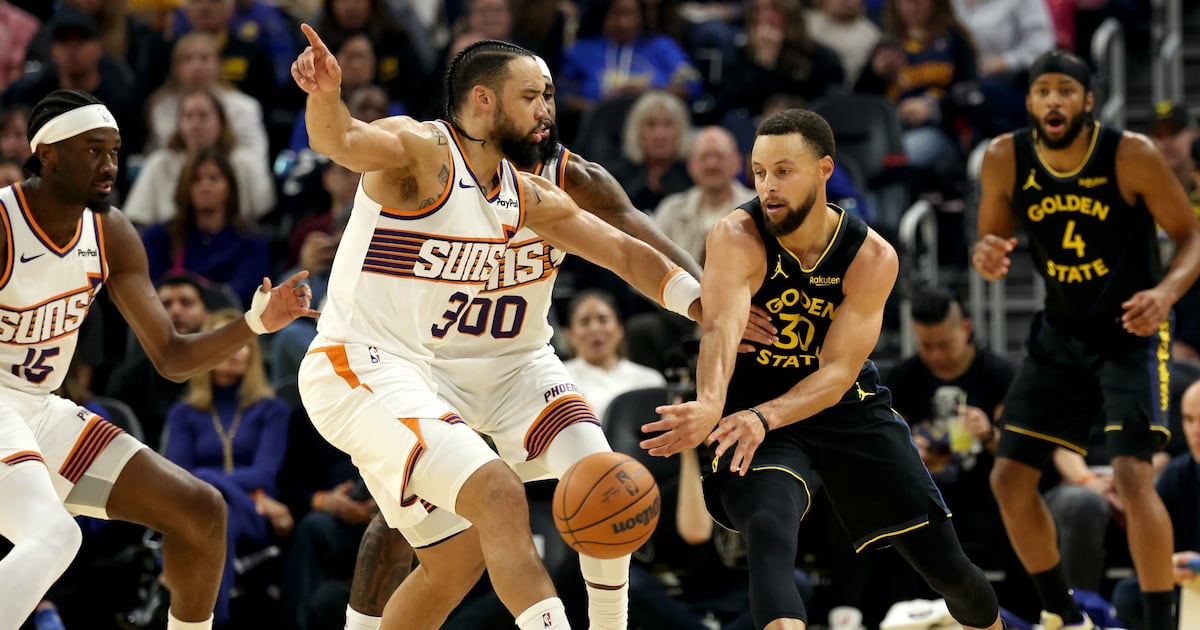 Butler, Curry lead Warriors past Suns in teams' second straight physical game