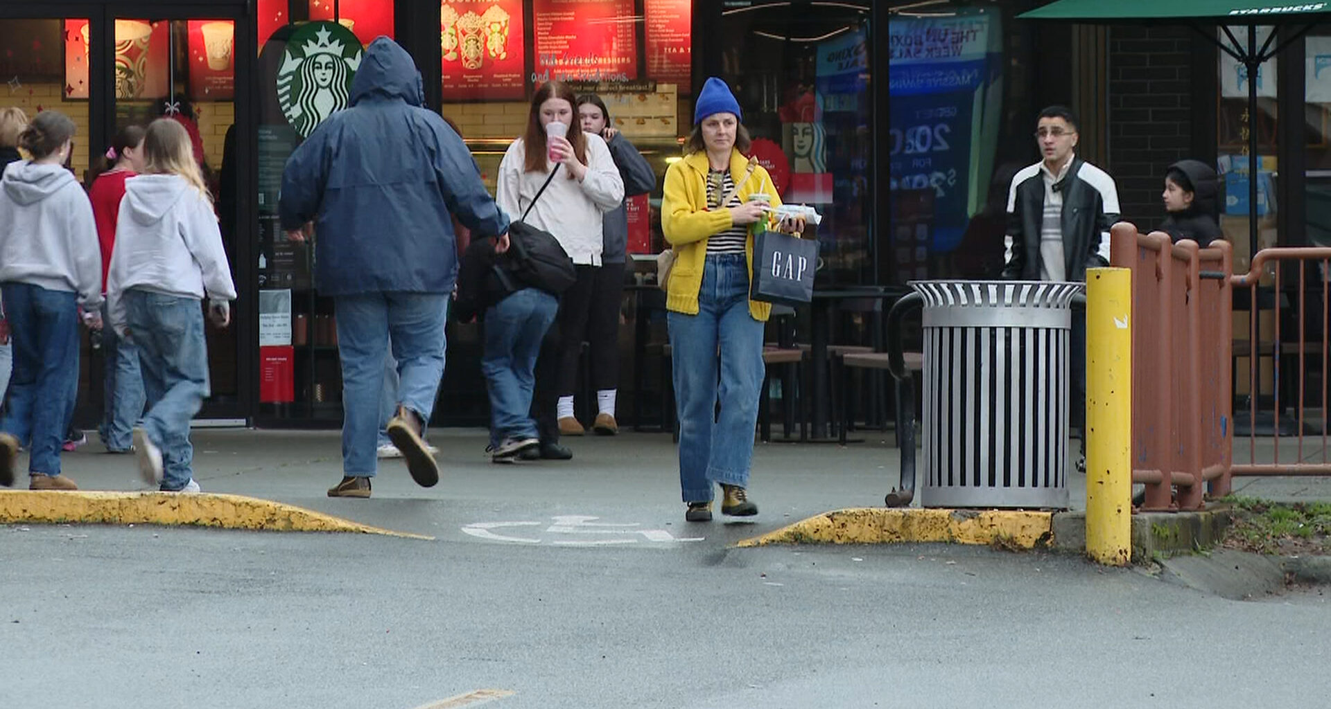 Holiday shoppers feeling financial pinch