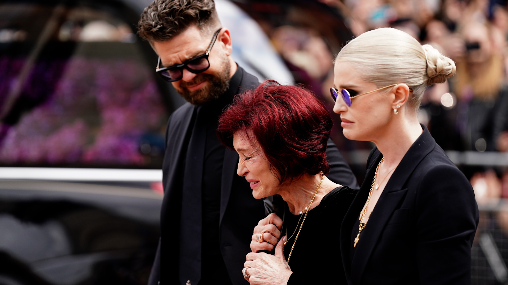 Click to play video: 'Ozzy Osbourne funeral: Sharon and family join crowds in Birmingham to pay tribute to rocker'